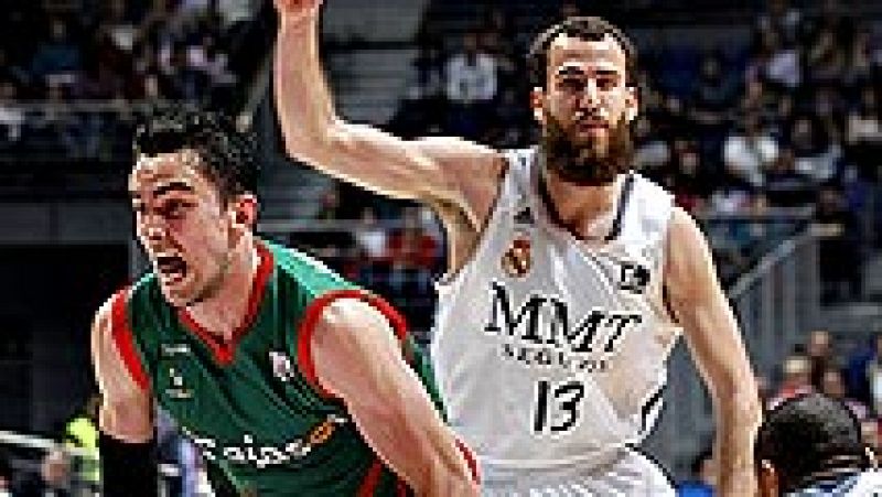 El Real Madrid se pone con un increíble 26-0 en la tabla tras ganar a un Cajasol que vendió muy cara su derrota (81-75). Felipe Reyes (22 valoración), clave de principio a fin.