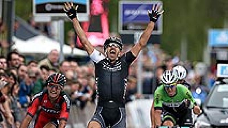 El ciclista suizo Fabian Cancellara (Trek Factory Racing) ha  logrado el triunfo en la 98¬ edición de la Vuelta a Flandes,  disputado entre las localidades belgas de Brujas y Oudenaarde sobre  359 kilómetros, por lo se corona por tercera vez en la qu