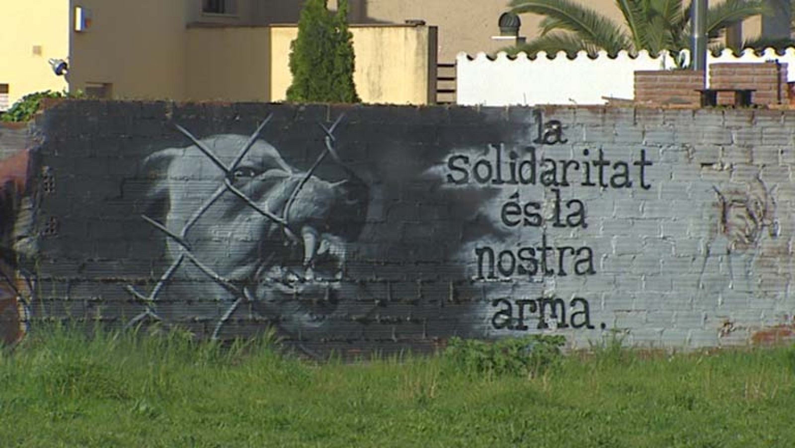 Unos cien jóvenes de España y Europa asisten a la reunión de un colectivo antisistema, en Girona