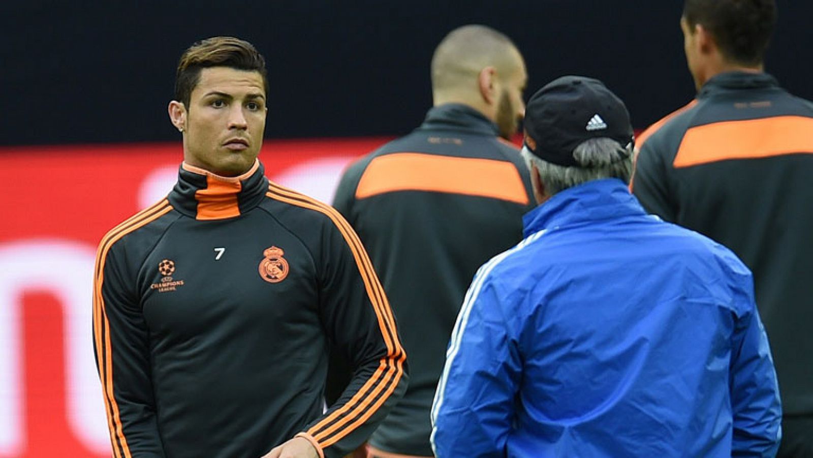 Telediario 1: Cristiano Ronaldo, seria duda para el partido ante el Dortmund | RTVE Play