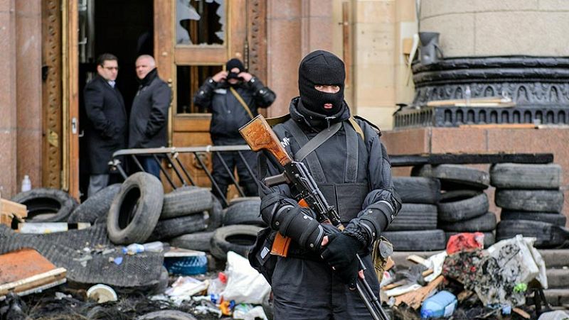 Ucrania lanza una "operación antiterrorista" en el este y Rusia advierte de la posibilidad de una guerra civil