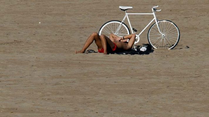 El tiempo - Poco nuboso con algún intervalo de nubes altas en el área mediterránea