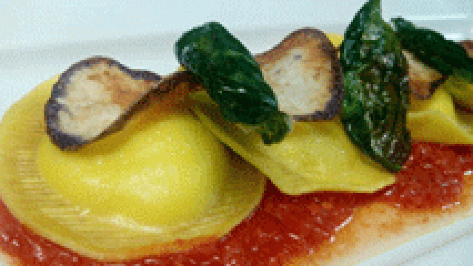 RTVE Cocina: Pasta rellena de queso con salsa de tomate y albahaca | RTVE Play
