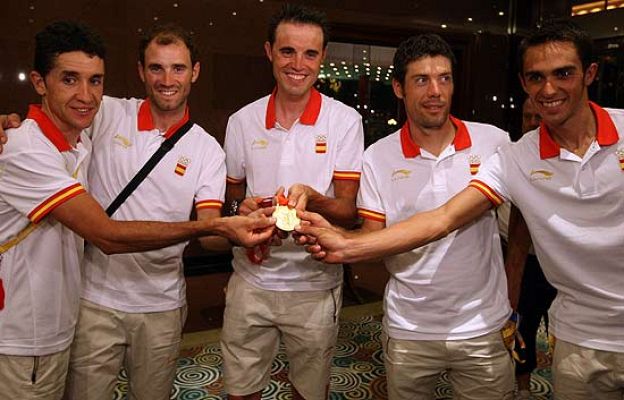 Samuel pasea su medalla por Pekín