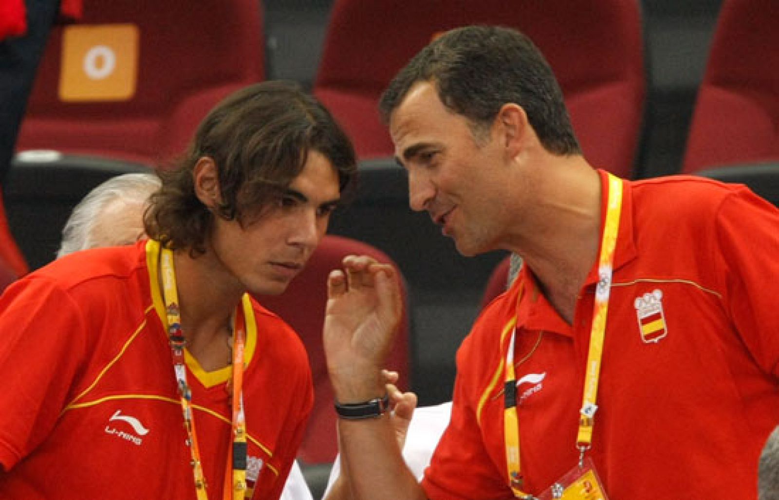 El Príncipe Felipe y Nadal en las gradas de Pekín 2008 | Ver