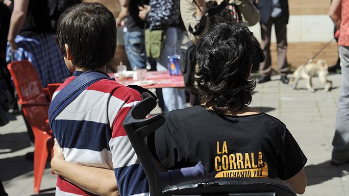 Telediario 1 - Díaz retira competencias a la Consejería de Vivienda tras el realojo de las familias de la corrala