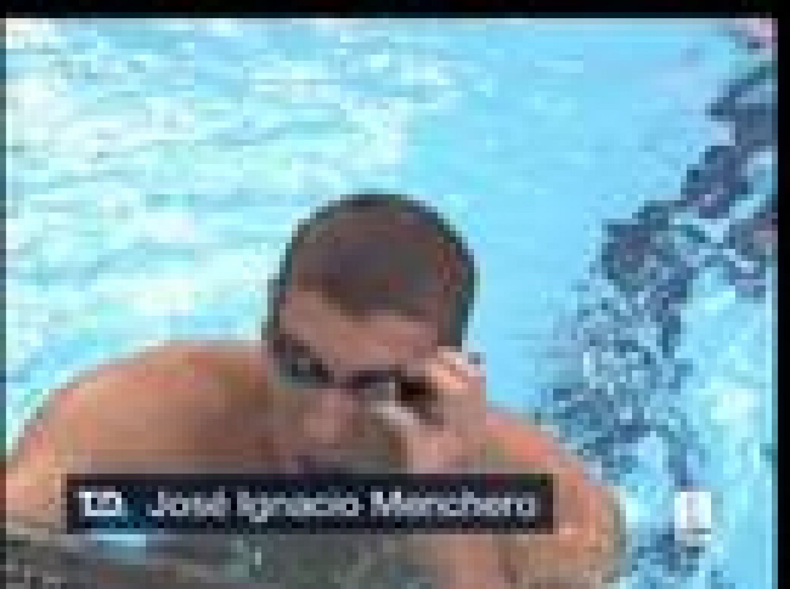 El nadador estadounidense Michael Phelps ha conseguido su primer oro de los ocho posibles. Su compatriota Dara Torres ha ganado la medalla de plata, la décima presea olímpica en su carrera deportiva.