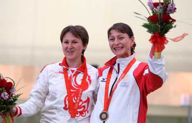  - Abrazo de paz en Pekín