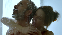 Cuéntame cómo pasó - Antonio y Paz comparten algo más que una ducha