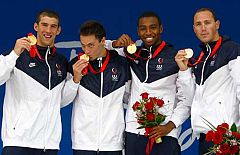 Phelps recibe su segunda medalla