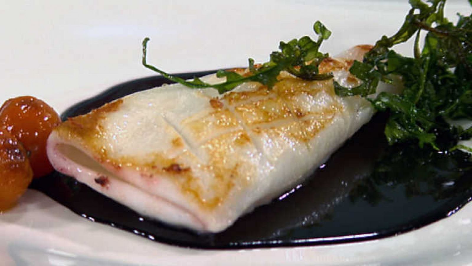 Cocina con Sergio - Calamares en su tinta con crujiente de rúcula