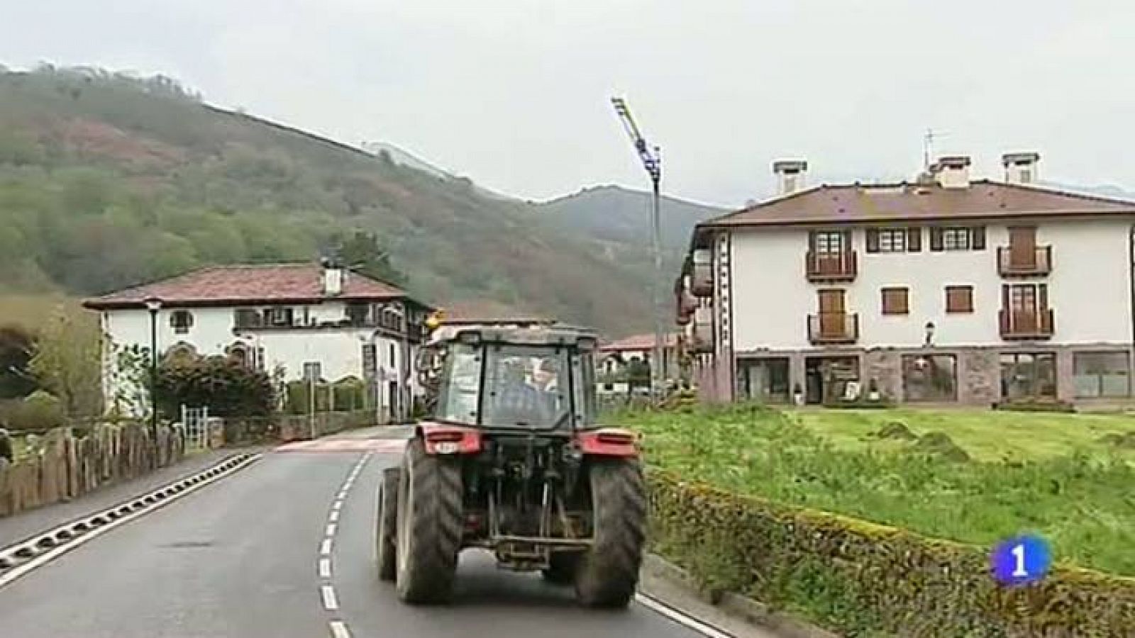 Telediario 1: Navarra, destino preferido para el turismo rural en Semana S | RTVE Play