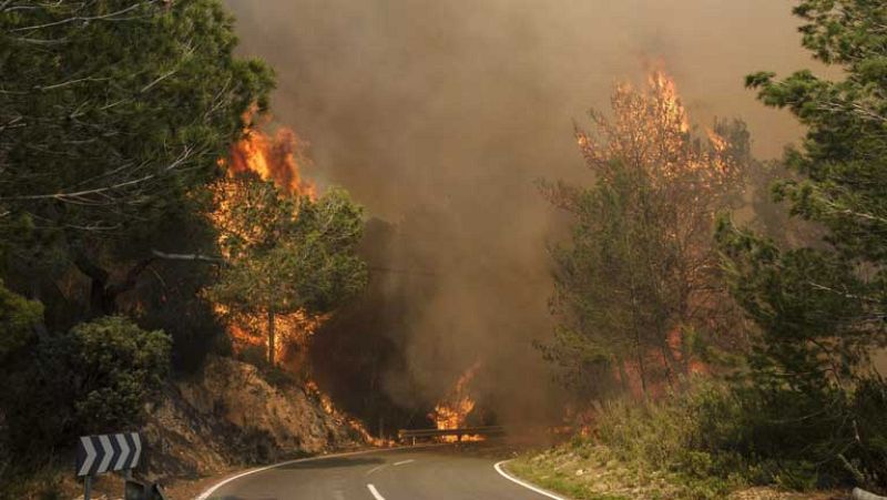 Incendio fuera de control en Es Cubells, en Ibiza