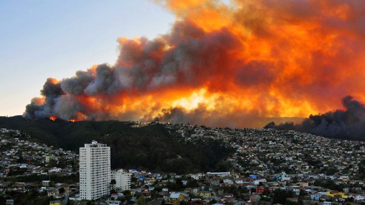 Informativo 24h - Bachelet declara estado de excepción en Valparaíso por un arrasador incendio