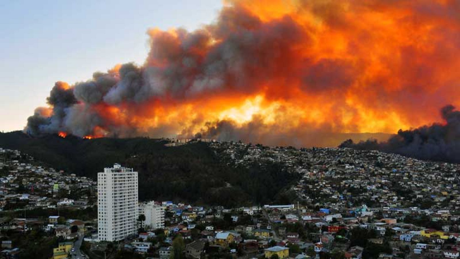 En Chile el fuego fuerza la evacuación de más de 5.000 personas