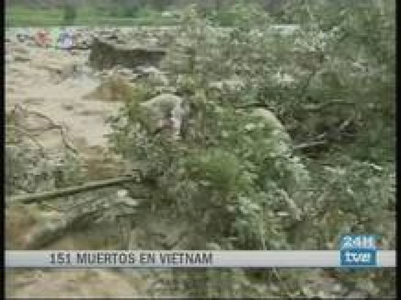 Las autoridades de Vietnam han elevado a 151 el número de personas muertas o desaparecidas a causa de las inundaciones y los deslizamientos de tierra  