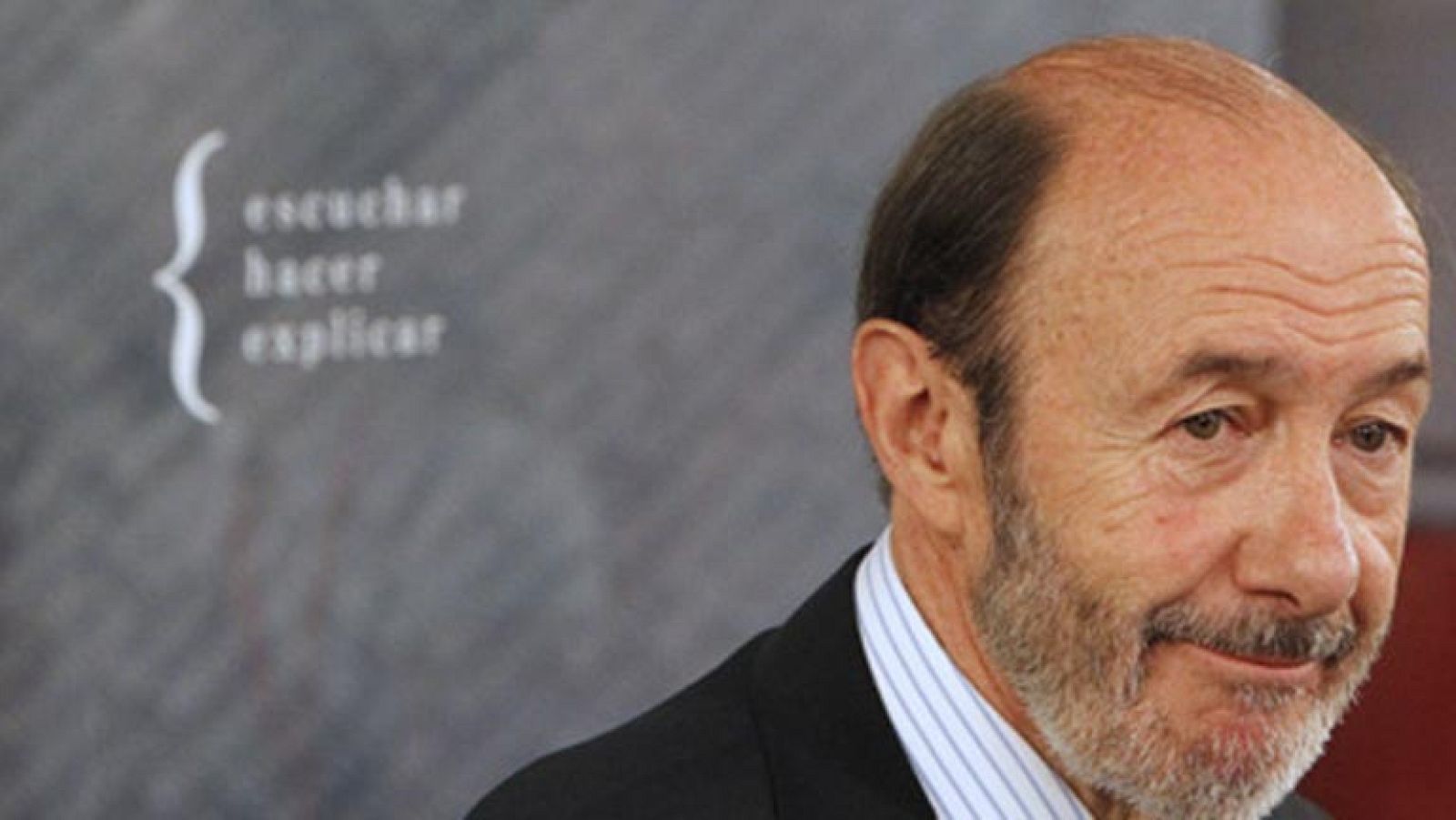 Rubalcaba llevará al Congreso una propuesta de reforma constitucional tras las europeas