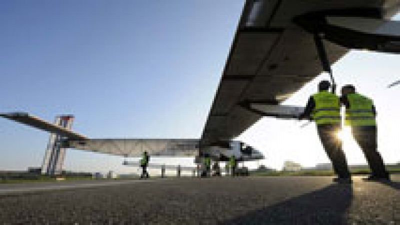 En Suiza, los creadores del nuevo Solar Impulse presentan el primer avión solar tripulado en el mundo 