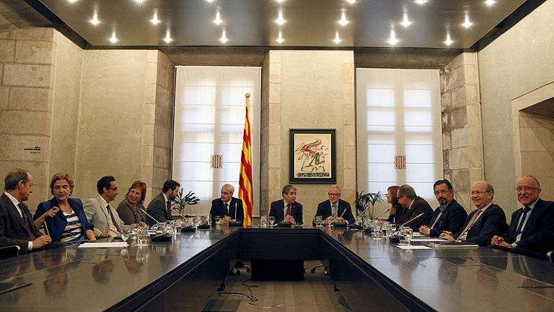 Los asesores prevén tres escenarios en los que una Cataluña independiente seguiria en la Unión Europea o volveria a entrar  
