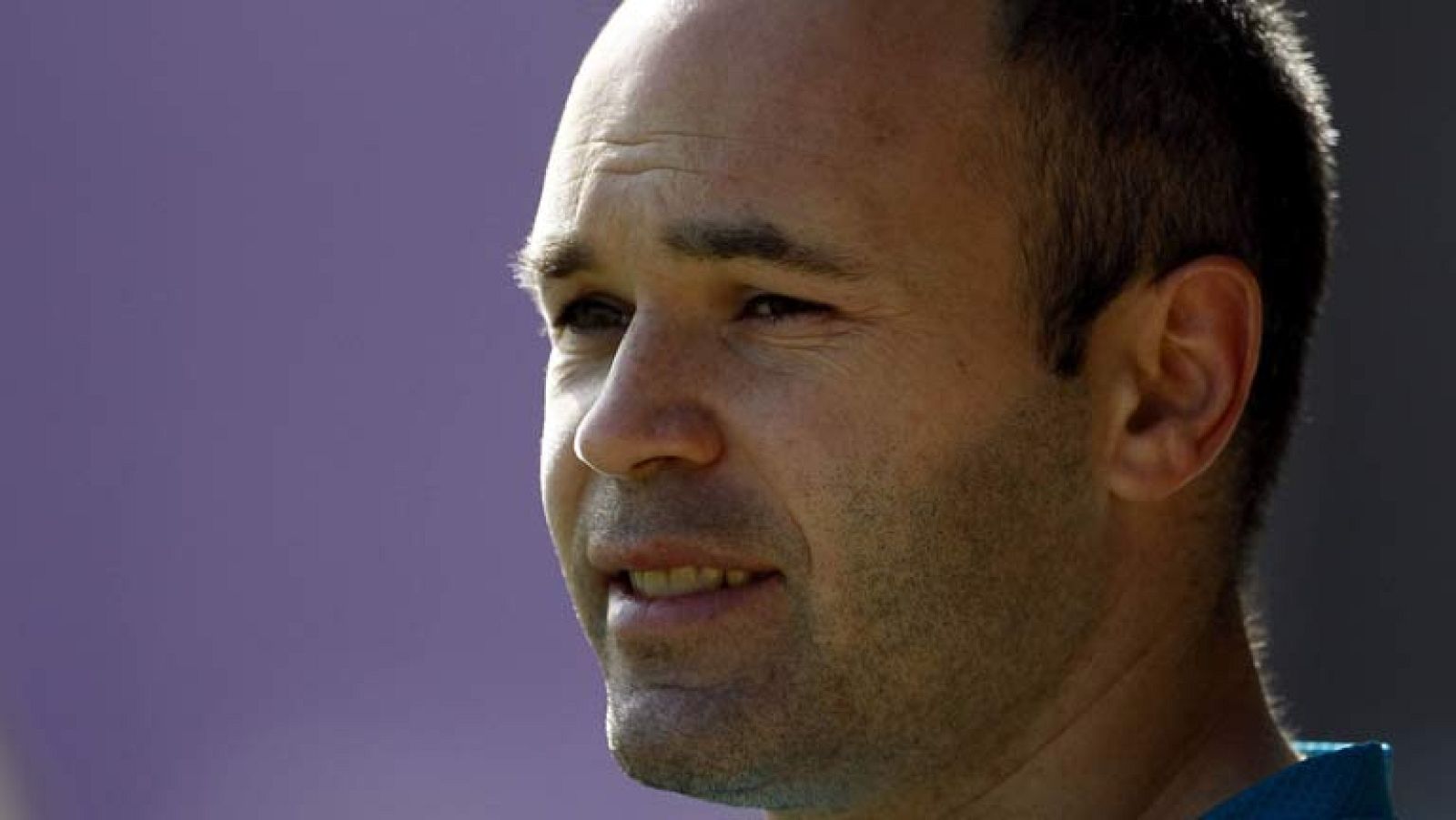 El centrocampista del FC Barcelona Andrés Iniesta se ha referido al momento deportivo que vive el equipo, en vísperas de la final de Copa ante el Real Madrid. "Somos los primeros en hacer autocrítica", ha asegurado, mientras ha dejado claro que el eq