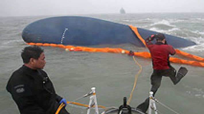 El ferry naufragado en Corea del Sur se desvió de su ruta, según la Guardia Costera