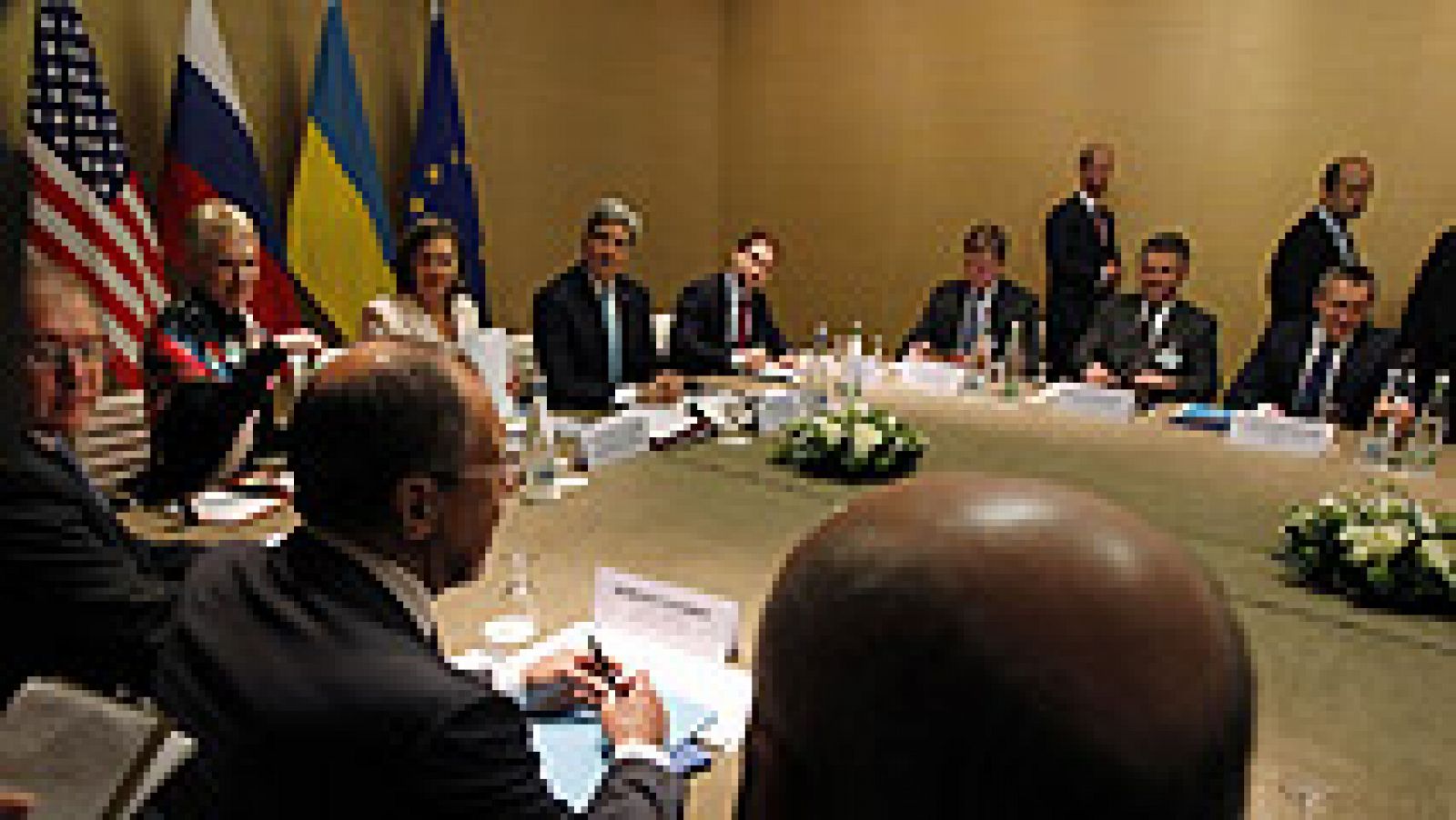  Los jefes de la diplomacia de Estados Unidos, John Kerry, y de Rusia, Serguei Lavrov, han negociado un documento que desean presentar al término de su reunión con sus homólogos de Ucrania y la Unión Europea con el fin de calmar la escalada de tensión en el este ucraniano.