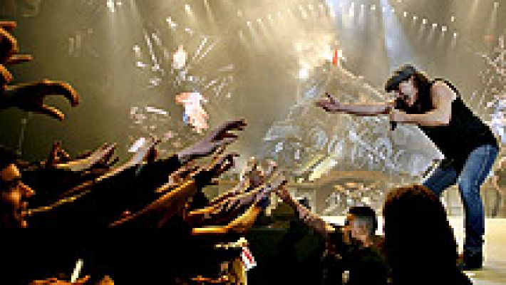 Telediario 1 - AC/DC anuncia que seguirá adelante sin su guitarrista Malcolm Young