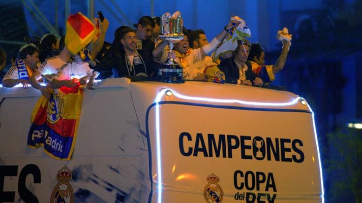 Telediario 1 - La Cibeles se viste de blanco para recibir al campeón de Copa
