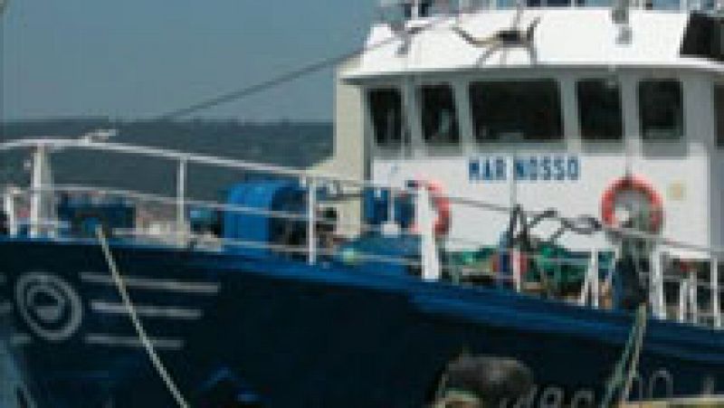 Dos marineros mueren y tres están desaparecidos por el naufragio de un pesquero en la costa de Asturias 