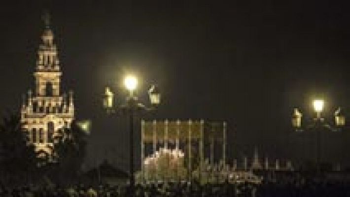 Informativo 24h - Procesiones y fieles llenan las calles españolas en Jueves Santo