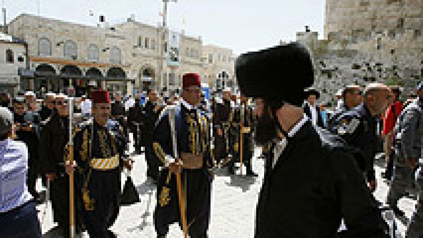 Telediario 1: Cientos de cristianos acuden a Jerusalén para vivir el Vía crucis | RTVE Play