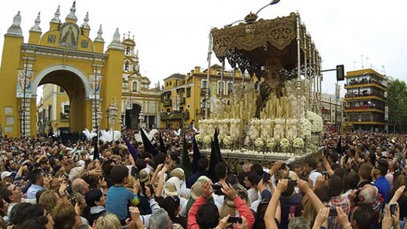 Todas las procesiones salen en La Madrugá sevillana 