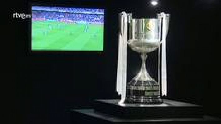 La Copa del Rey ya luce en las vitrinas del Bernabéu