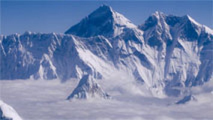 Telediario 1 - Una avalancha en el Everest causa al menos 12 muertos