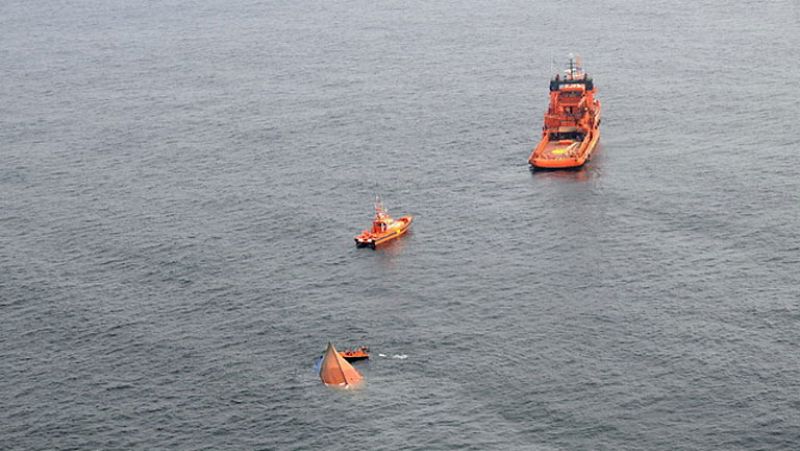 Los cuatro marineros heridos en el naufragio del Mar Nosso, en Asturias, dados de alta 
