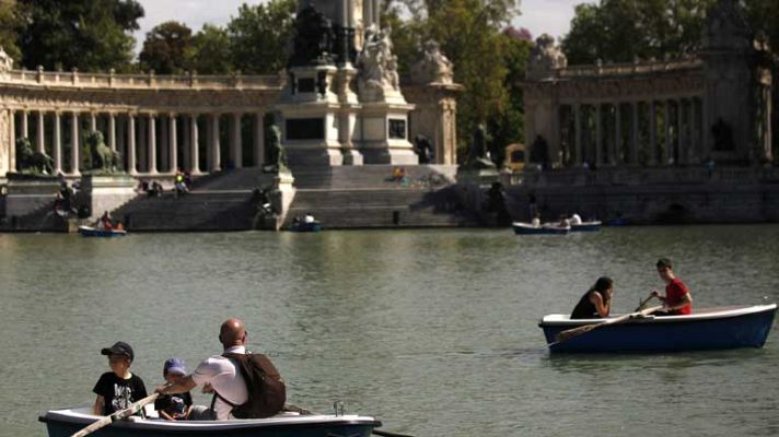 Telediario 1 - Muchos son los que deciden quedarse en casa en vacaciones