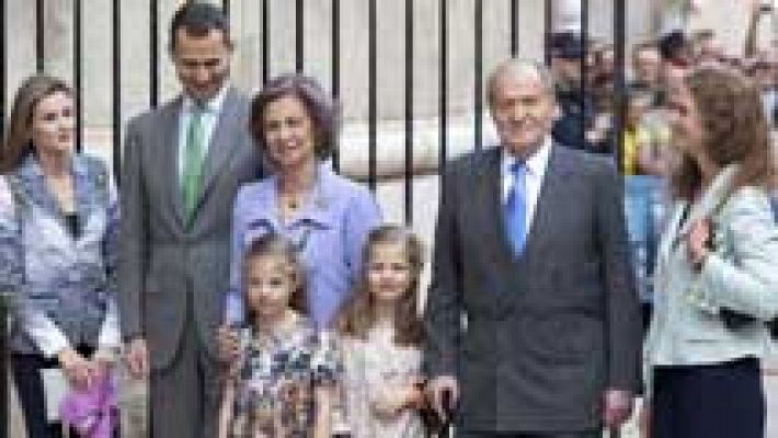 Telediario 1 - La Familia Real asiste a la misa del Domingo de Resurrección