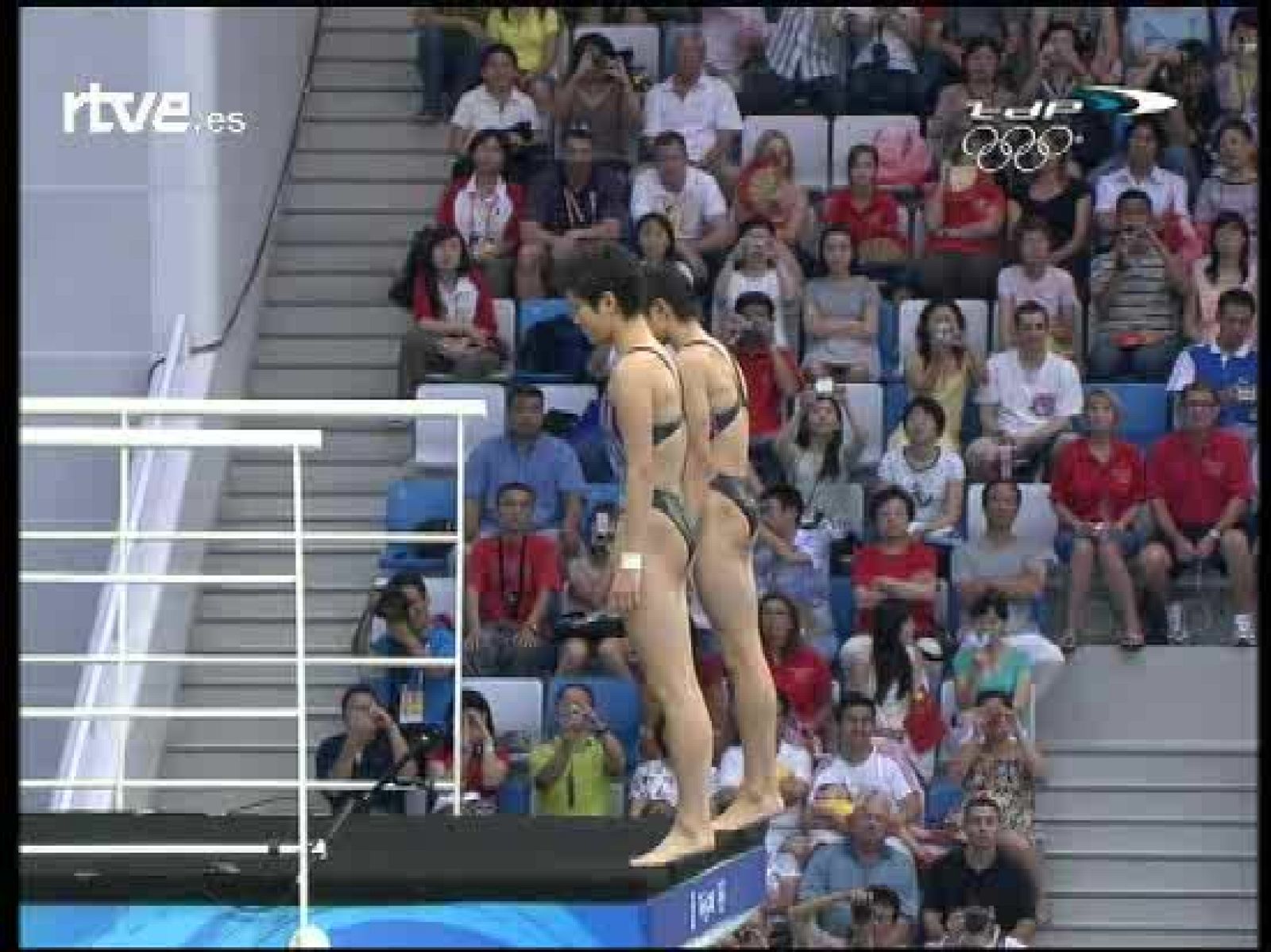 Wan Chin y Chen Ruolin consiguen en la final de plataforma de 10 metros sincronizados la tercera medalla en saltos para su país. Las chinas se colgaron el oro con una puntuación de 363,54, por delante de las australianas  Melissa Wu y Briony Cole,