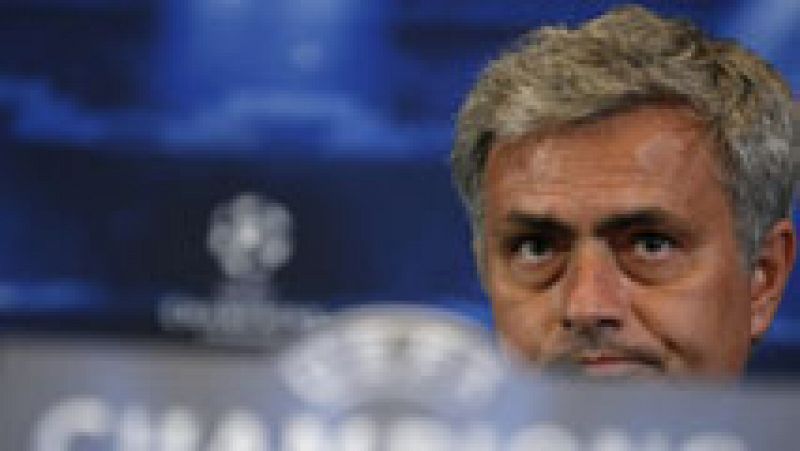 En la rueda de prensa previa al enfrentamiento de semifinales de Champions, el extécnico del Real Madrid José Mourinho no ha querido responder ninguna de las cuestiones planteadas en español, si no que se ha remitido al idioma oficial de la UEFA, el 