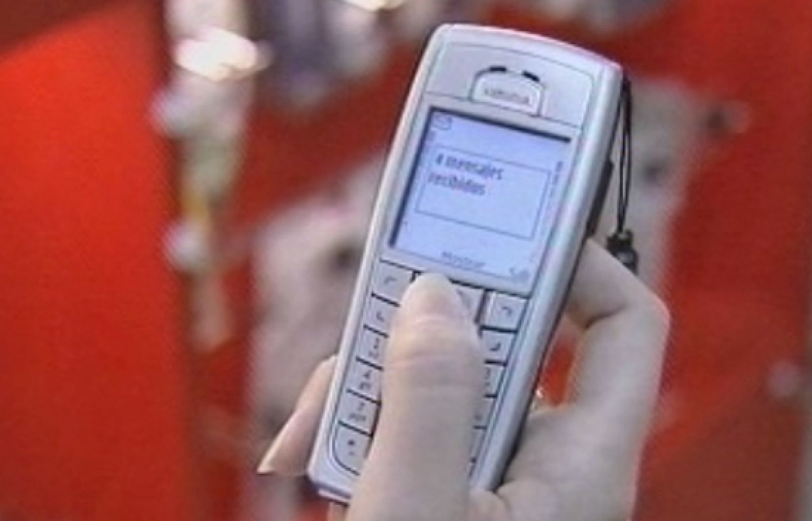  En los primeros seis meses del año se contrataron en España medio millón de líneas de telefonía móvil. Ya hay cerca de 50 millones, es decir, algo más de una línea por persona de media.Miles de sus usuarios han sido víctimas en el último mes de un fraude a través de números 905.