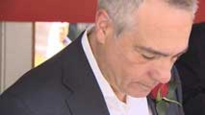 Telediario 1 - Pere Navarro anuncia renovación en el PSC