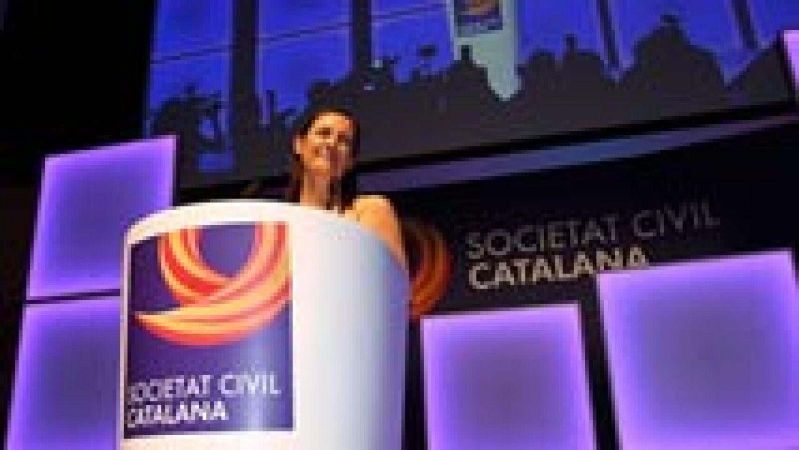 Telediario 1: Nace en Barcelona la plataforma Societat Civil Catalana, contra la independencia | RTVE Play