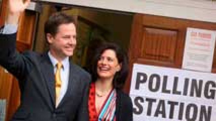 La mujer de Clegg defiende a quienes cuidan a sus hijos