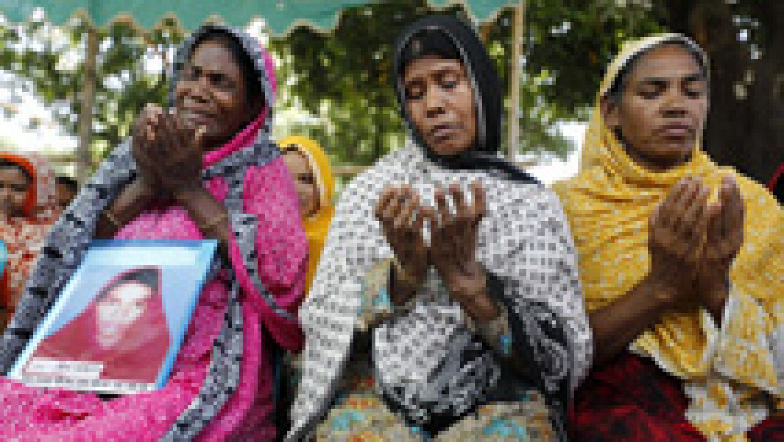 Telediario 1: Las víctimas del derrumbe de Bangladesh no encuentran justicia un año después  | RTVE Play