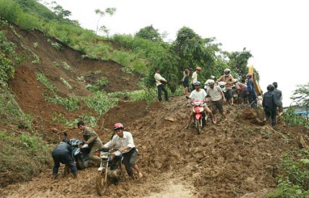  - Evacuación complicada por la lluvia