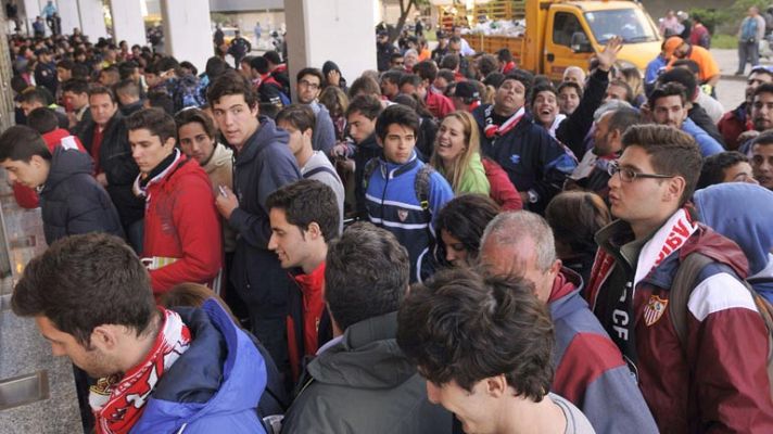 Telediario 1 - La afición del Sevilla hace cola por entradas en Mestalla
