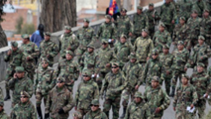Telediario 1 - Militares bolivianos se manifiestan para denunciar racismo