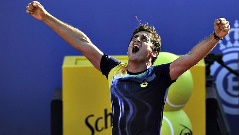 El tenista español Nicolás Almagro ha ganado este viernes a su  compatriota y número 1 actual del ranking ATP Rafa Nadal (2-6, 7-6 y  6-4) en los cuartos de final del Barcelona Open Banc Sabadell-62¿  Trofeo Conde de Godó, con lo que se ha tomado la 