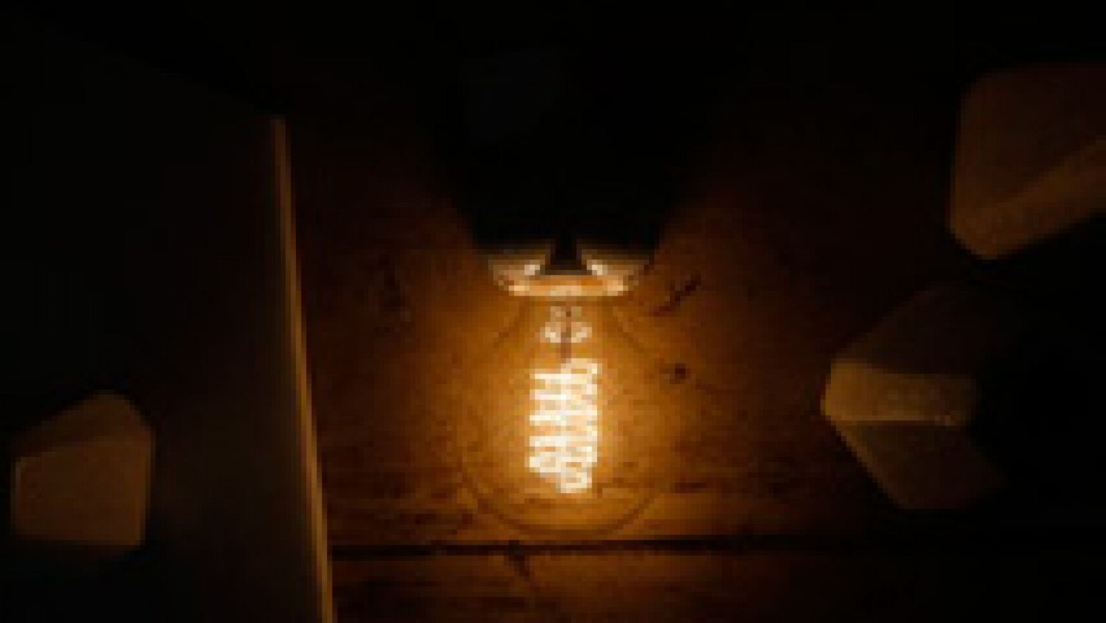 La Comisión Nacional de los Mercados y la Competencia publica las ofertas de precio fijo anual de la luz | Ver
