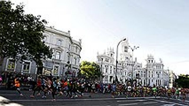 Ezekiel Kiptoo Chebii, un keniano de 23 años que corría por primera vez un maratón, rompió al fin, al cabo de 37 años, el muro de las 2h10 en Madrid al imponerse con un tiempo oficioso de 2h09:15, un minuto por delante de su compatriota Lawrence Kima
